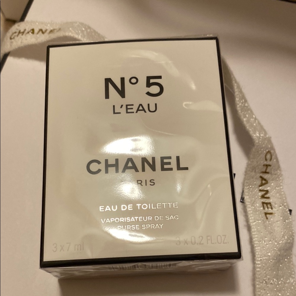 CHANEL N°5 L'Eau De Toilette Purse Spray. Holiday Sale 🎄🌲 - Picture 3 of 7